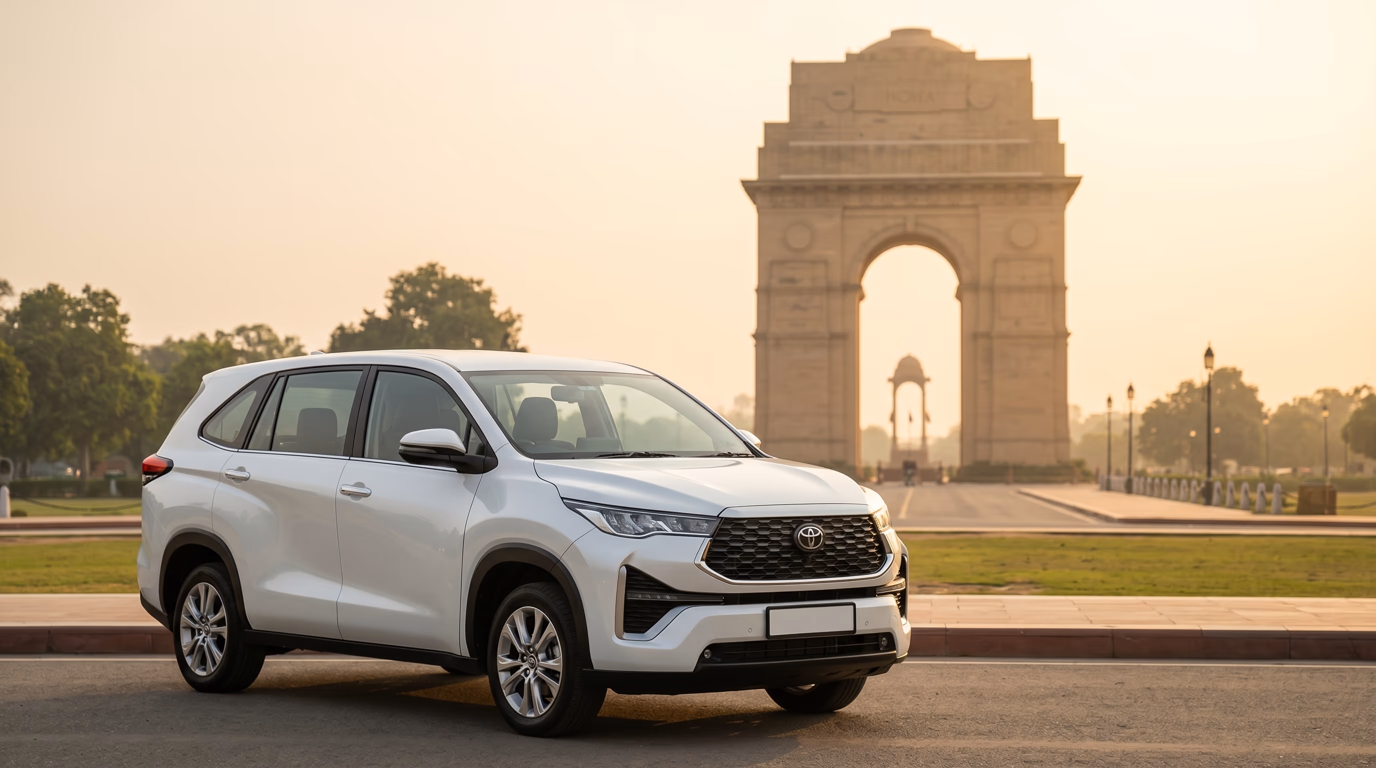 Fateh Travels Toyota Innova Hycross taxi at India Gate, Delhi